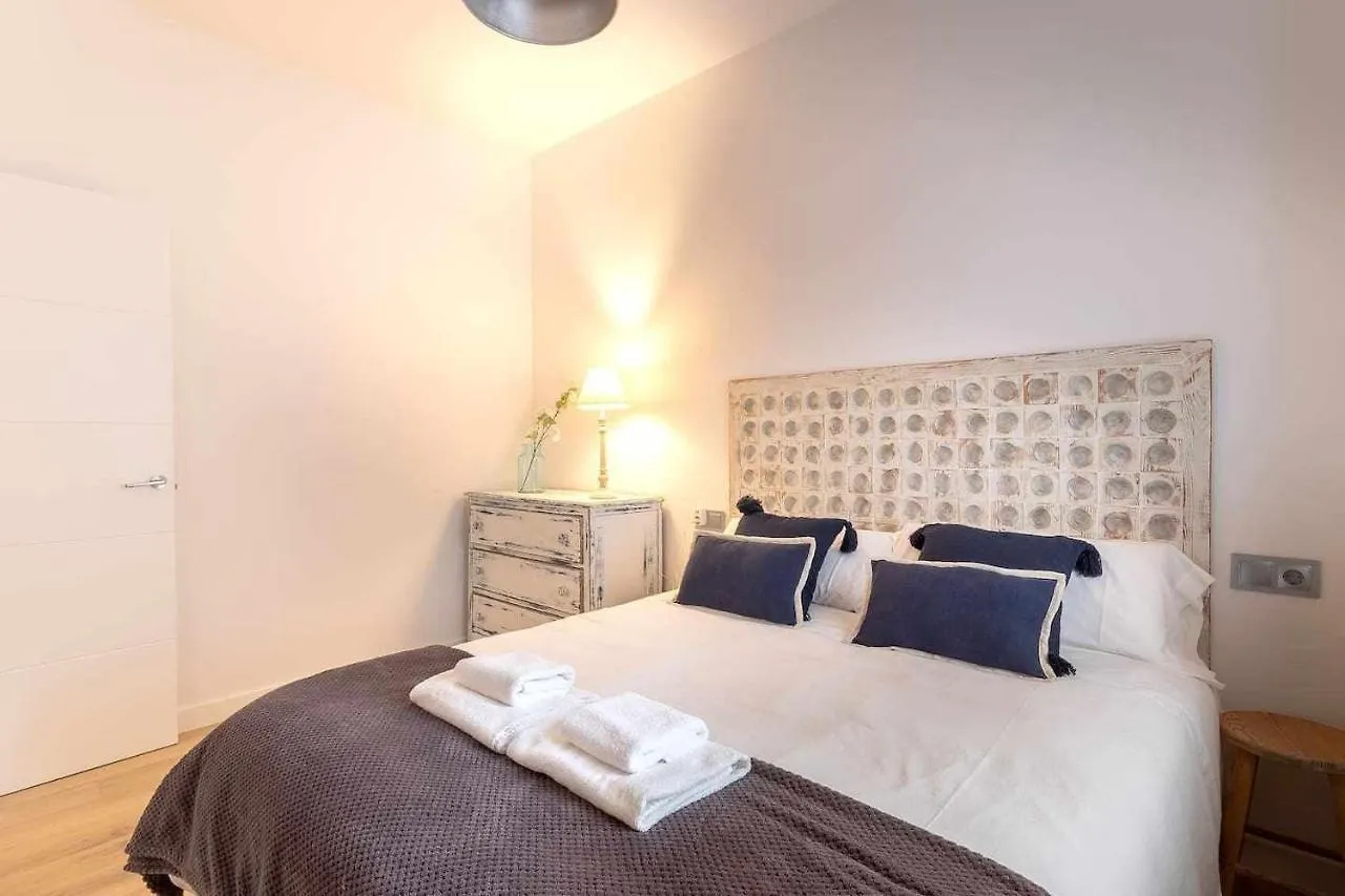 Apartamento KUIA en Gran Bilbao con terraza y vistas a un parque Basauri